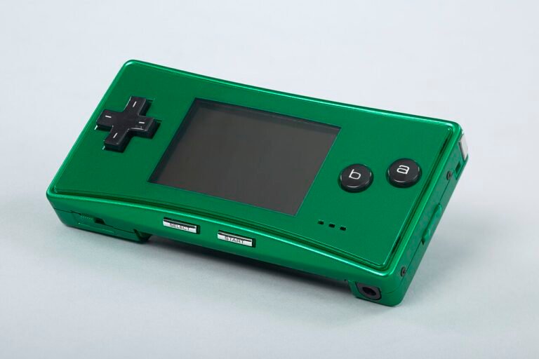 Collection Charles Cros. Consoles de jeux vidéo (média   multimédias). Consoles de jeux vidéo Nintendo   Game Boy Micro. Console de jeux vidéo Nintendo   Game Boy micro, n° de série MEH10212347   btv1b550099201 (02 of 94)
