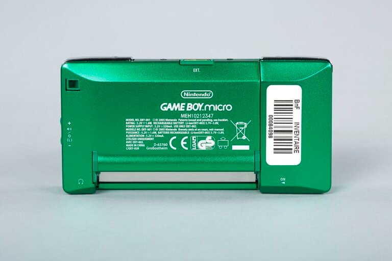 Collection Charles Cros. Consoles de jeux vidéo (média   multimédias). Consoles de jeux vidéo Nintendo   Game Boy Micro. Console de jeux vidéo Nintendo   Game Boy micro, n° de série MEH10212347   btv1b550099201 (07 of 94)