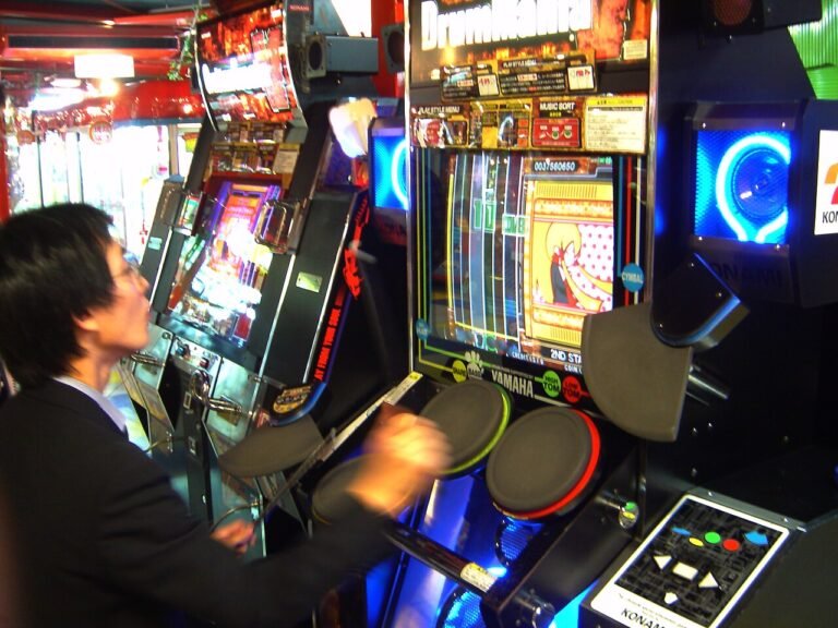 GitarFreaks and DrumMania V cabinets and player