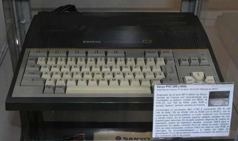 Sanyo PHC 28S MSX computer (RetroMadrid 2017)