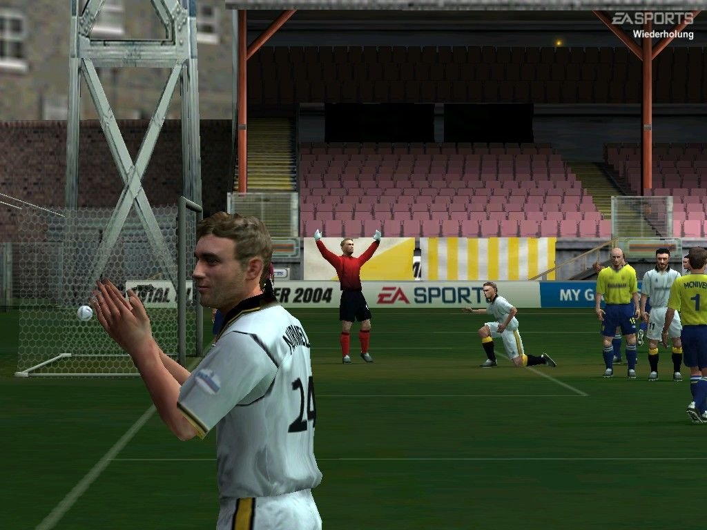 Portada de FIFA Football 2004