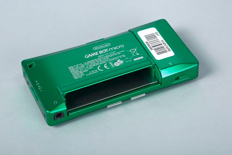 Collection Charles Cros. Consoles de jeux vidéo (média   multimédias). Consoles de jeux vidéo Nintendo   Game Boy Micro. Console de jeux vidéo Nintendo   Game Boy micro, n° de série MEH10212347   btv1b550099201 (13 of 94)