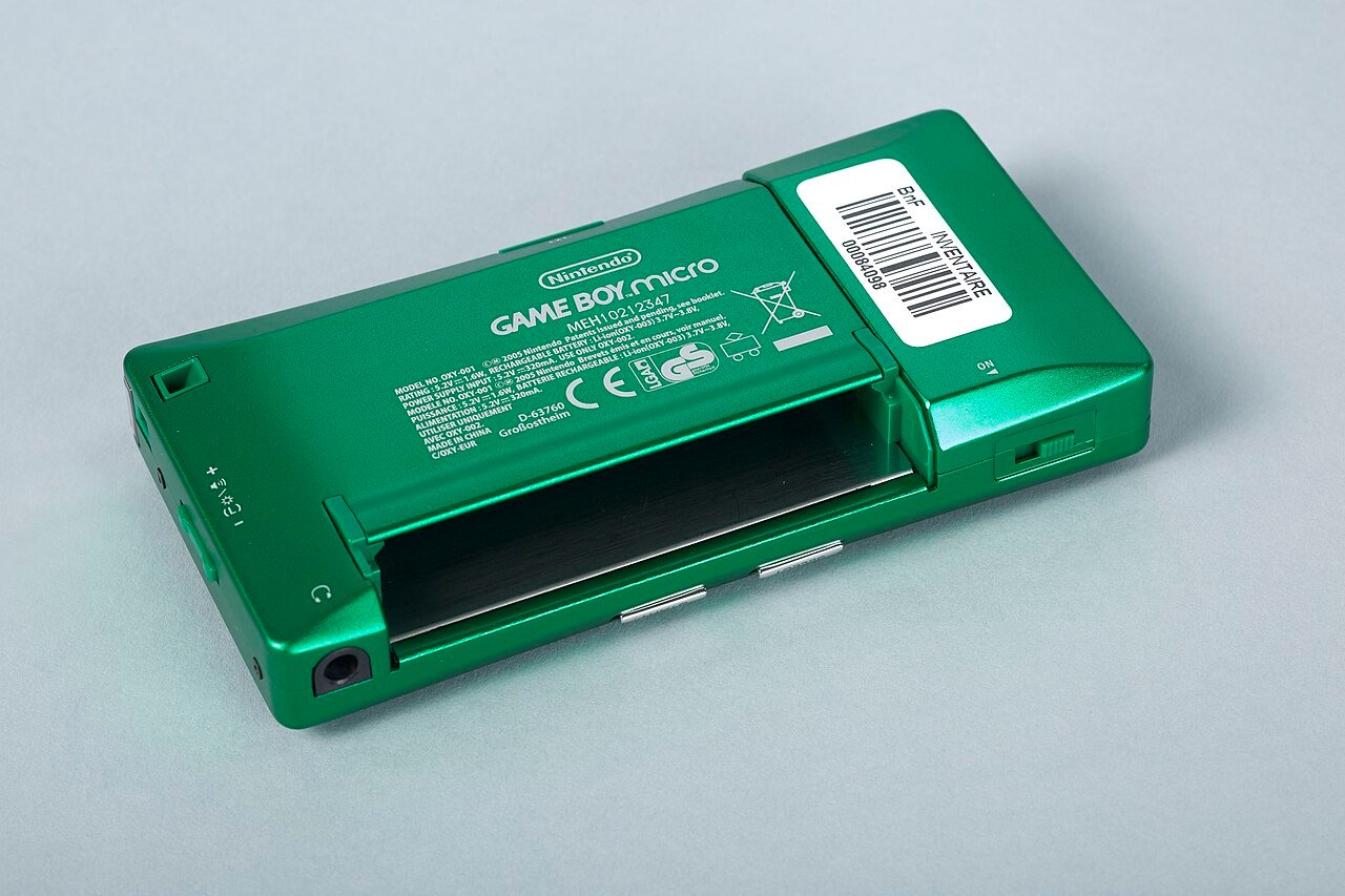 Collection Charles Cros. Consoles de jeux vidéo (média multimédias). Consoles de jeux vidéo Nintendo Game Boy Micro. Console de jeux vidéo Nintendo Game Boy micro, n° de série MEH10212347 btv1b550099201 (13 of 94)